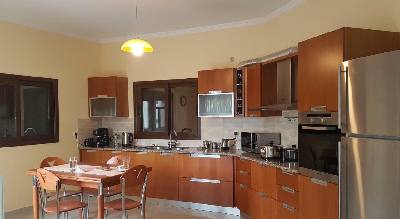 Dimitris Villa Aigio Exteriör bild